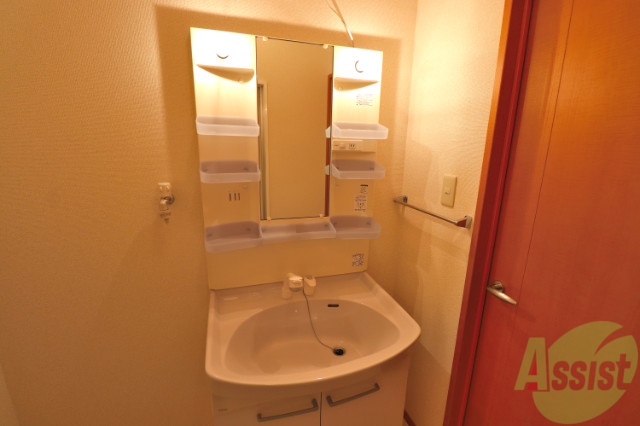 洗面設備　独立洗面台があります、朝の身支度もバッチリ