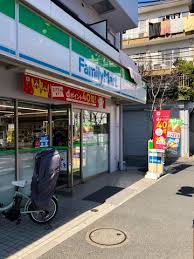 コンビニ　ファミリーマート新宿上落合店（コンビニ）まで163m
