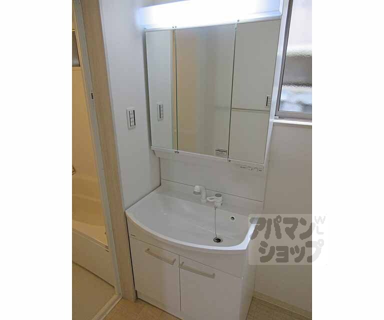 洗面設備　使い勝手の良さそうな洗面台ですね～