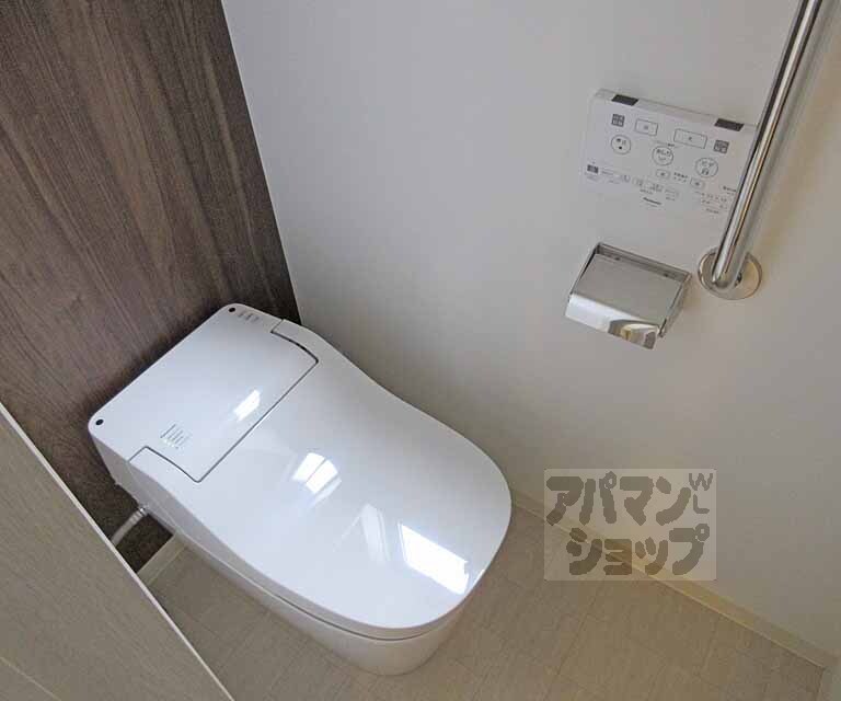 トイレ　ウォシュレット付きのキレイなトイレですね～
