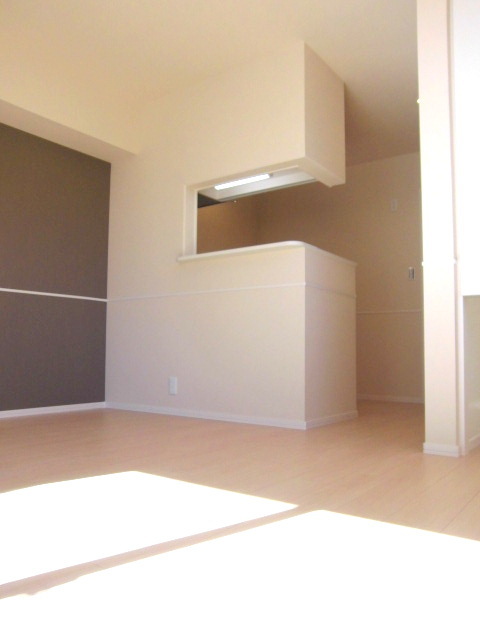 居室・リビング　★アクセントクロスが特徴のリビング★