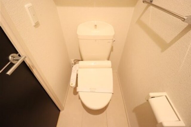 トイレ　温水洗浄暖房便座