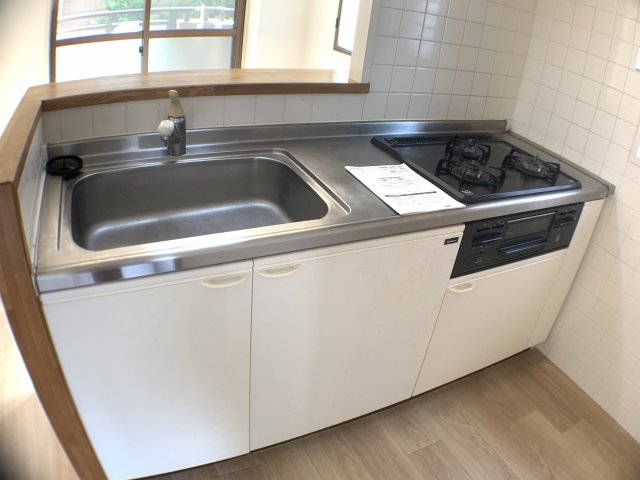 キッチン　３口ガスコンロのキッチンです☆