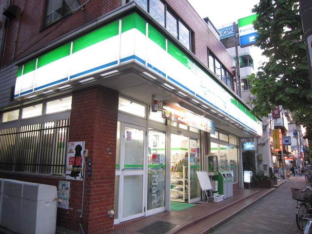 コンビニ　ファミリーマート（コンビニ）まで500m