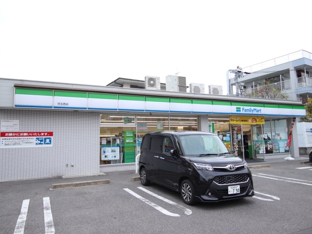 コンビニ　ファミリーマート　児玉西店（コンビニ）まで600m