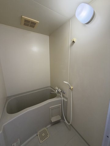 バス・シャワールーム　※写真はD部屋です(反転タイプ) ※相違する場合は現況を優先