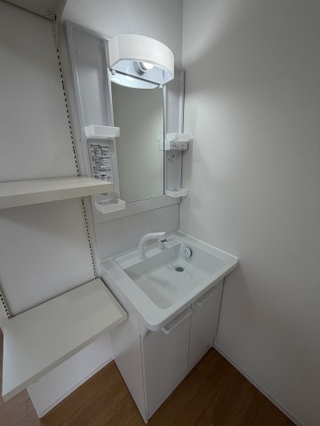 洗面設備　※写真はD部屋です(反転タイプ) ※相違する場合は現況を優先