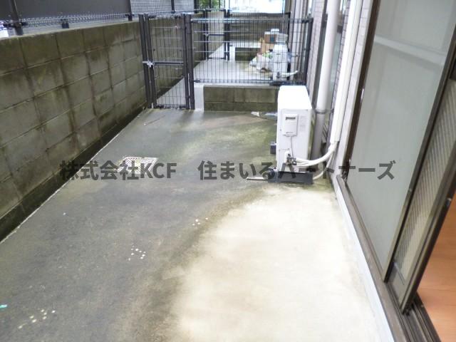 バルコニー　バルコニーからの眺めを楽しみながら食事をしませんか