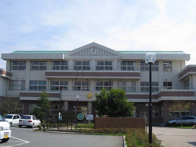 小学校　三島市立錦田小学校（小学校）まで726m