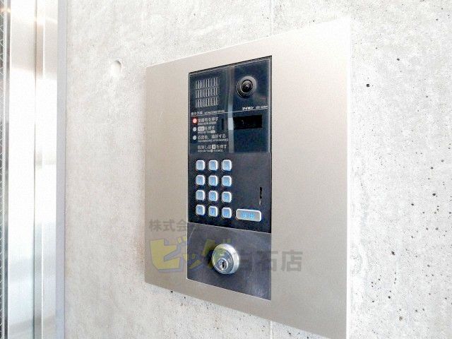 エントランス　人気のオートロック付きマンションです♪