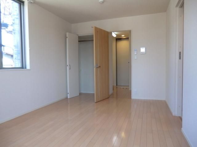居室・リビング　２面採光角部屋