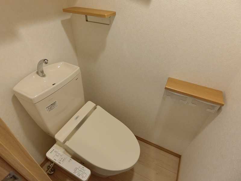 トイレ　※同物件、別部屋になります。