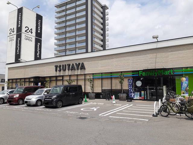 レンタルビデオ　ＴＳＵＴＡＹＡ三吉店（レンタルビデオ）まで500m