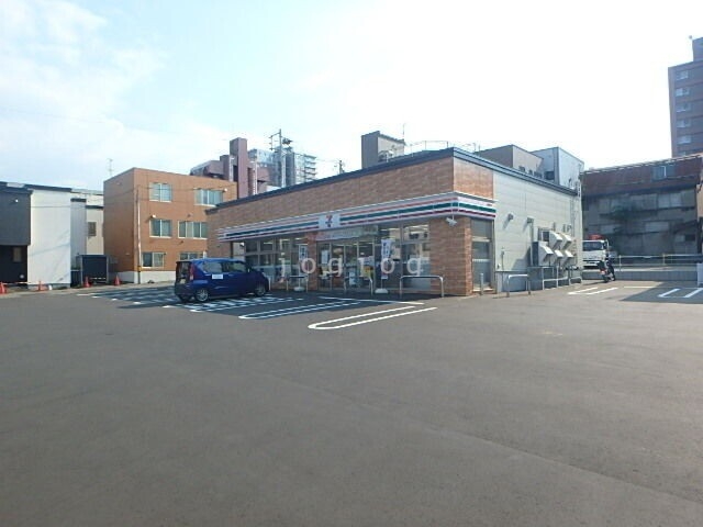 コンビニ　セブンイレブン小樽稲穂3丁目店（コンビニ）まで70m
