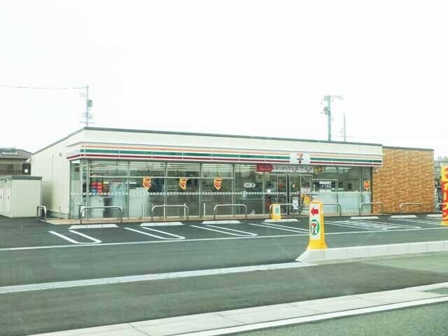 コンビニ　セブンイレブン松阪豊原町西店（コンビニ）まで1076m