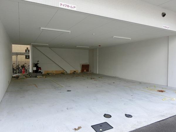駐車場　敷地内駐車場！