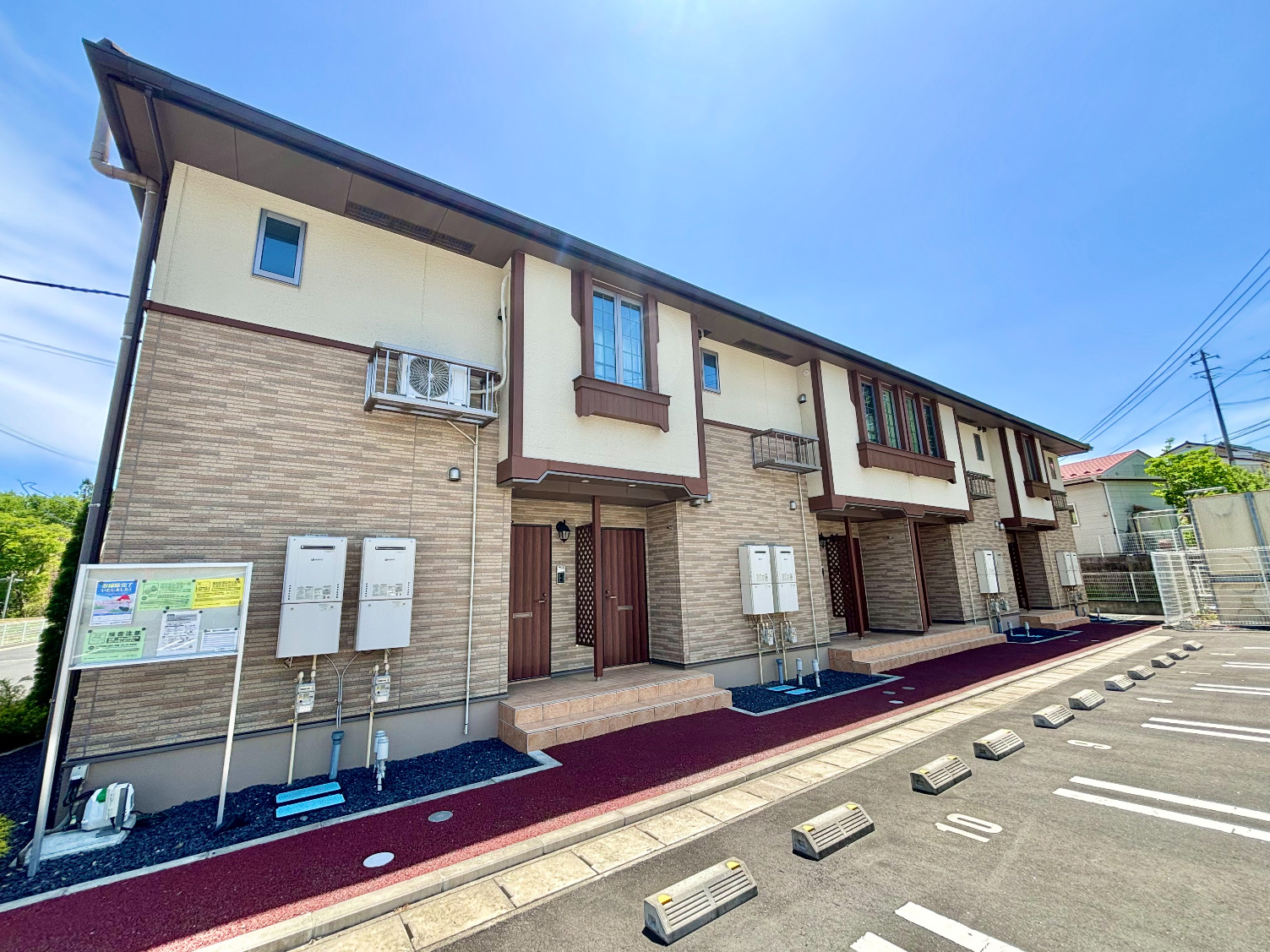 建物外観　外観部分・日当たり良好です♪