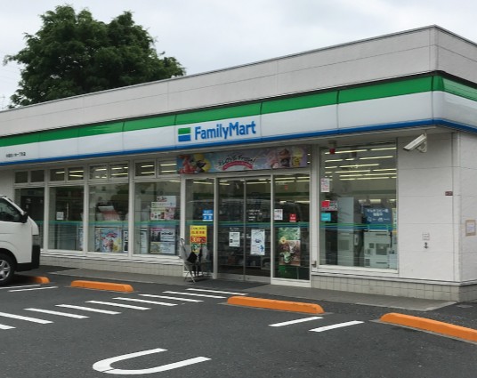 コンビニ　ファミリーマート 杉並松ノ木一丁目店（コンビニ）まで418m