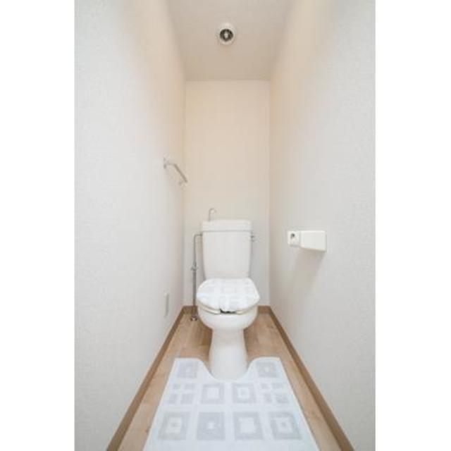 トイレ　※写真は同タイプ住戸です。