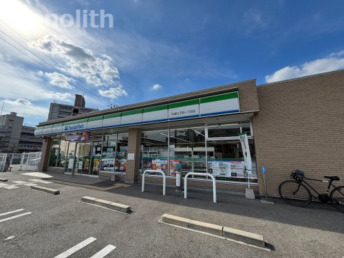 コンビニ　ファミリーマート 和泉王子町一丁目店（コンビニ）まで589m