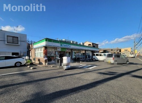 コンビニ　ファミリーマート 和泉伯太町店（コンビニ）まで654m