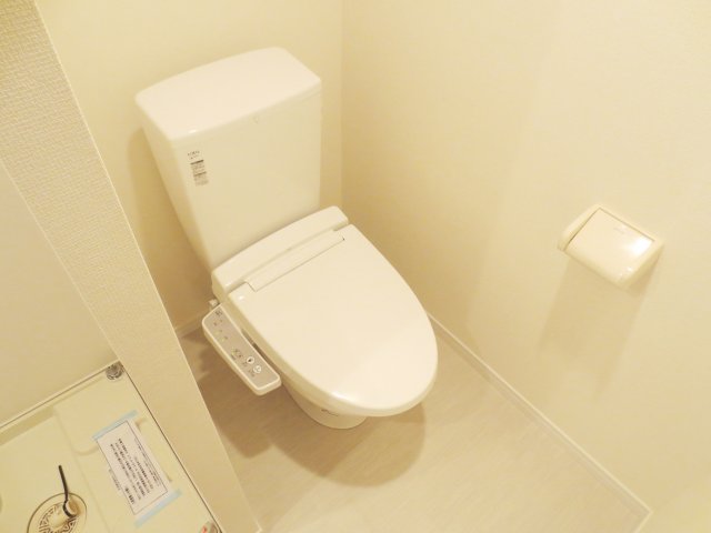 トイレ　別号室の参考写真です。