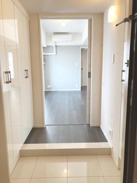 玄関　※写真は同タイプ住戸です。