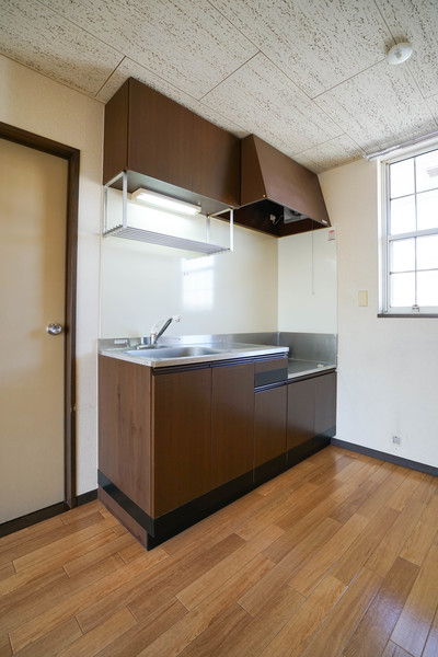 キッチン　同じ建物の別のお部屋
