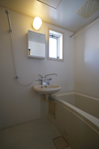 バス・シャワールーム　同じ建物の別のお部屋