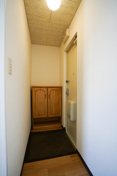 玄関　同じ建物の別のお部屋