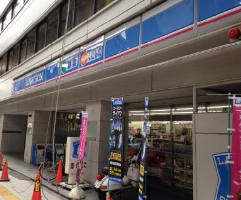 コンビニ　ローソン初台一丁目店（コンビニ）まで73m