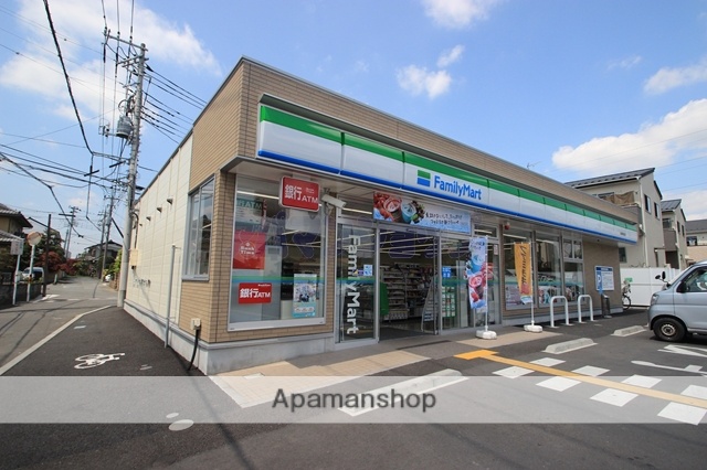 コンビニ　ファミリーマート（コンビニ）まで570m