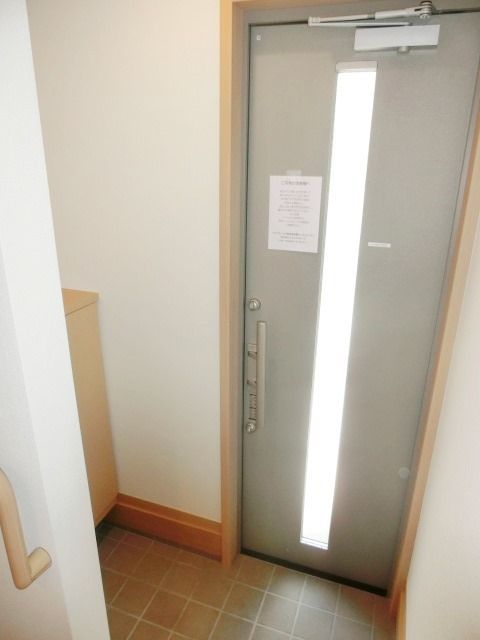 玄関　シューズボックスのある玄関。