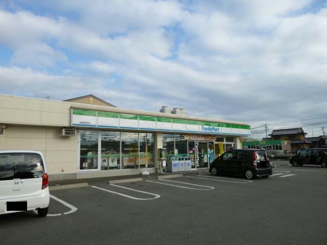 コンビニ　ファミリーマート鈴鹿ホンダ前店（コンビニ）まで726m