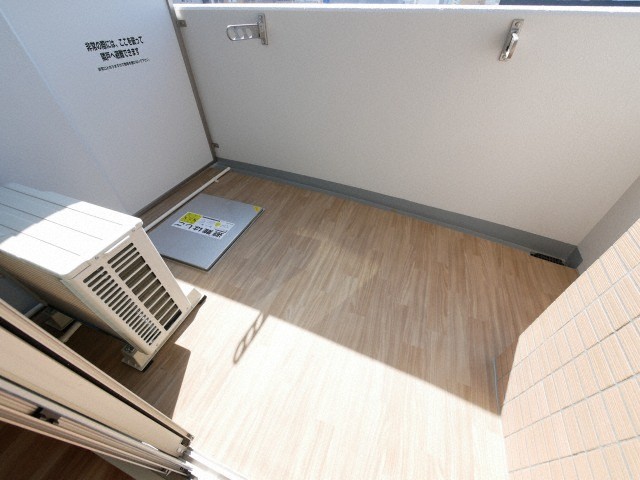 バルコニー　外からの目が気にならないバルコニーで洗濯物が干せます