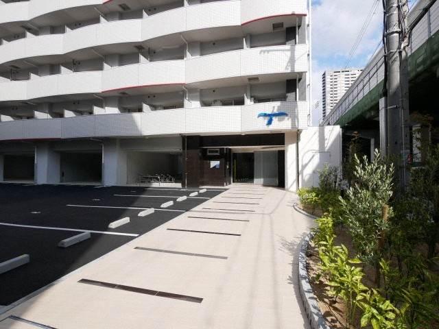 エントランス　落ち着いたエントランスです