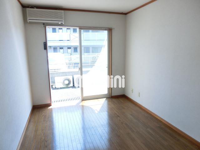 居室・リビング　南向きで日当たり良好のお部屋です