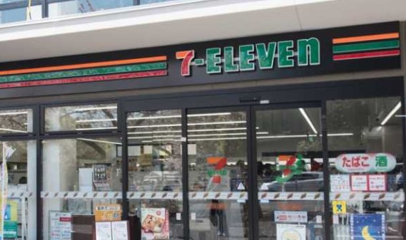 コンビニ　セブンイレブン千代田三番町店（コンビニ）まで418m