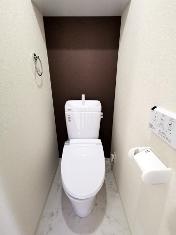 トイレ　温水洗浄暖房便座付き
