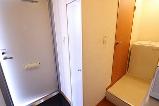 玄関　同タイプの物件写真になります。