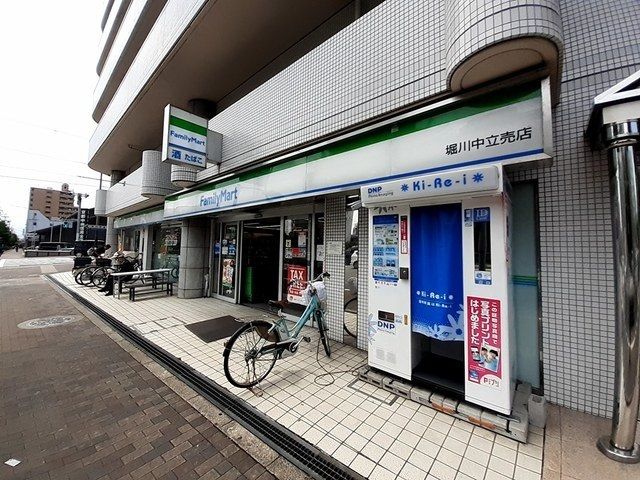 コンビニ　ファミリーマート堀川中立売店（コンビニ）まで400m