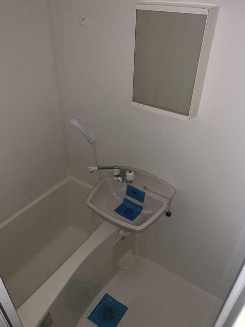 洗面設備　参考写真（同建物別部屋のものです）