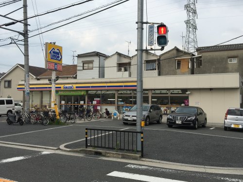 コンビニ　ミニストップ東大阪宝持店（コンビニ）まで817m
