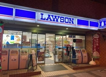 コンビニ　ローソン H三田三丁目店（コンビニ）まで17m