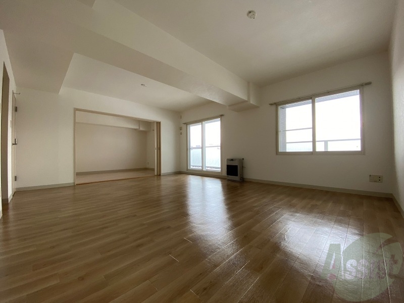 居室・リビング　広くてキレイなお部屋が広がっていて、充実した生活が送れそう。