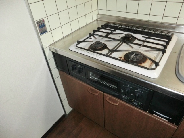 キッチン　３口ガスコンロのシステムキッチンです♪