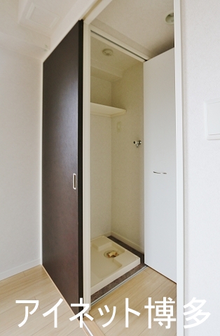 その他　洗濯機は扉で隠せるので生活感消せます