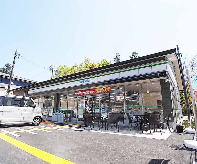 コンビニ　ファミリーマート西京桂坂店（コンビニ）まで700m