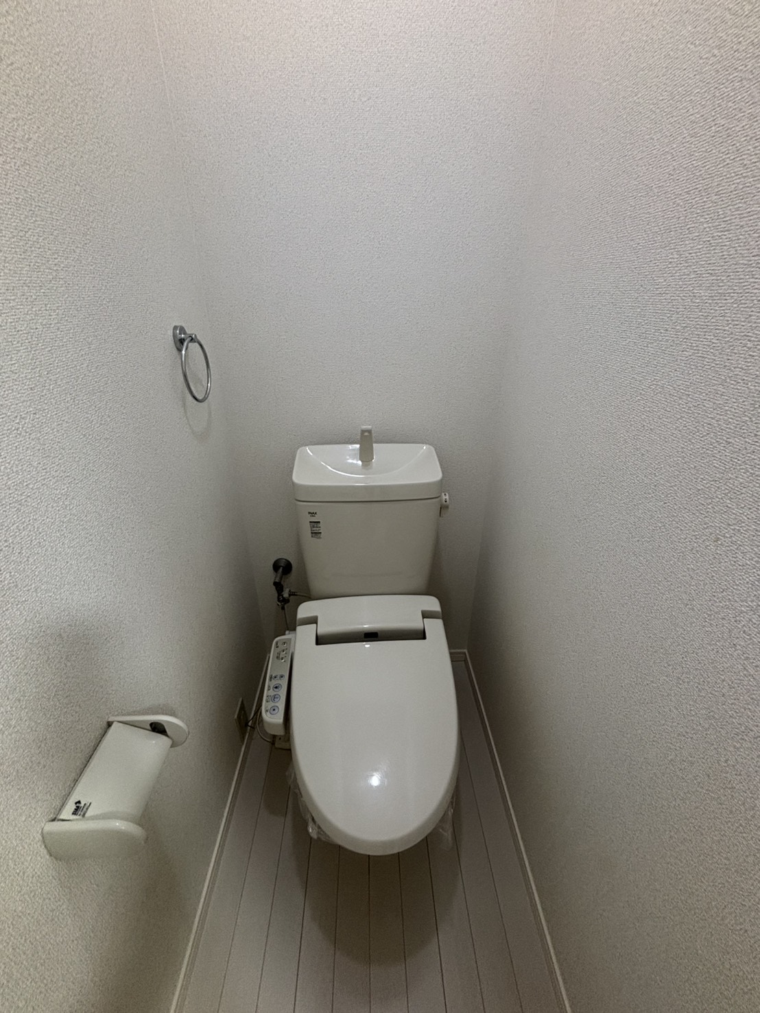 トイレ　温水洗浄便座付き