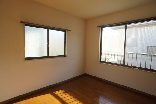 居室・リビング　２面採光なので、明るく風通しのよいお部屋です♪